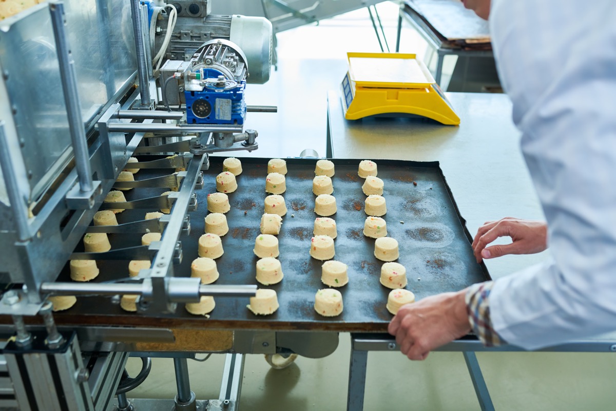 A restaurant chef showcasing a dish prepared with Soheil Falafel Improver.